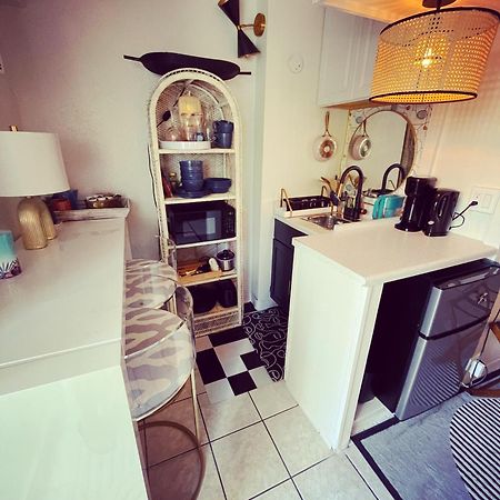 Seashore Waikiki Studio 1 Block From A Beach No Resort Fees Honolulu Eksteriør billede