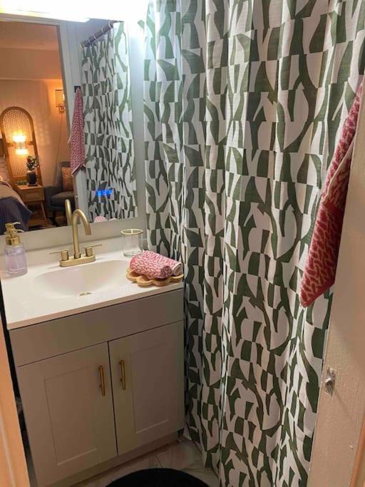 Seashore Waikiki Studio 1 Block From A Beach No Resort Fees Honolulu Eksteriør billede